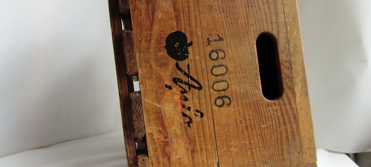 Crate Sideview with an apple on it